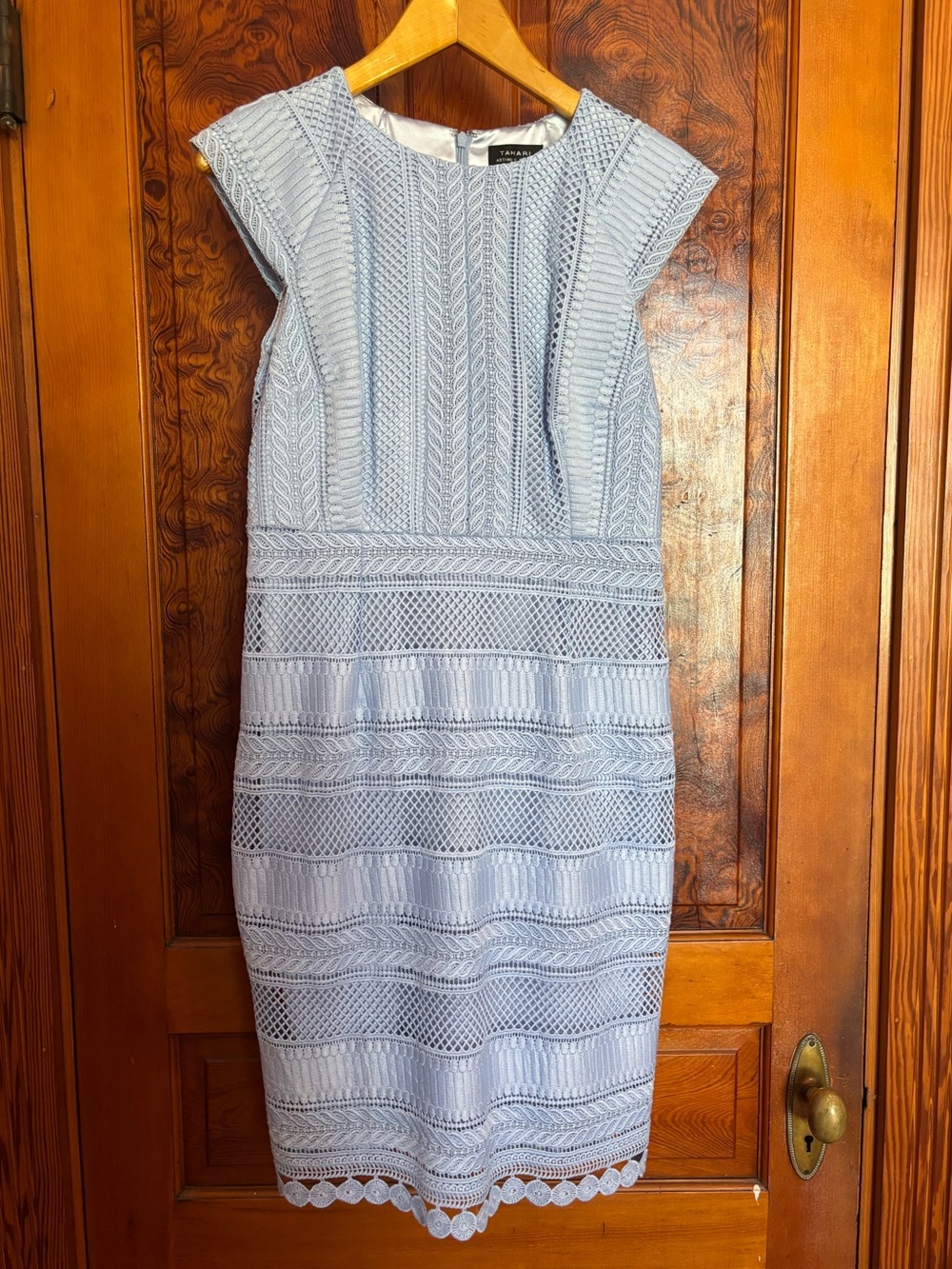 Gorgeous Light Blue Lace Tahari Sheath Dress sz 8